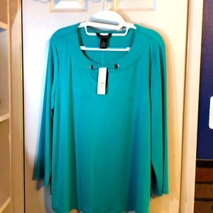 NWT Woman's 3/4 sleeve top - L